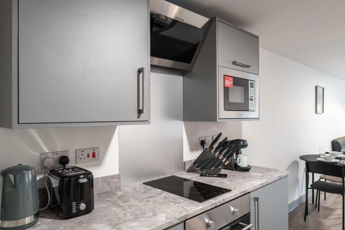 Modern 1 Bed Apartment In Liverpool Centre Exterior foto